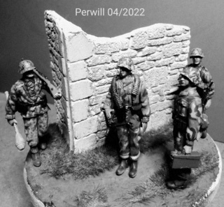 Saynète FINIE 1/35 Figurines Trumpeter 12 ème Panzer Division Img_2125