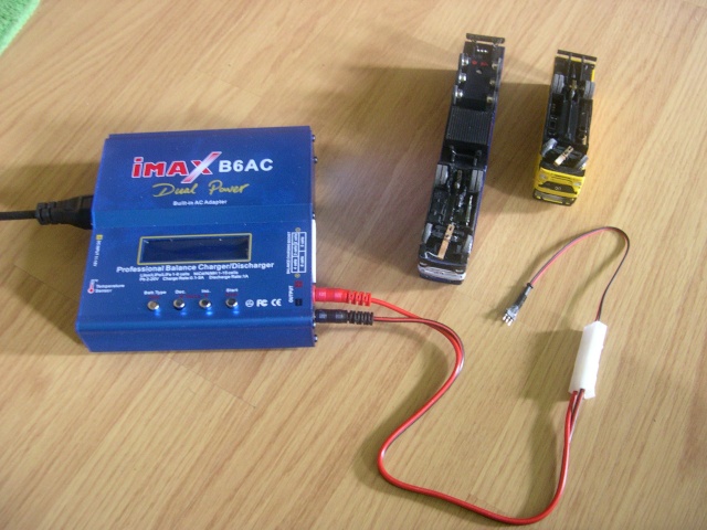 chargeur imax b6ac  prise normaliser pour le car système Dscn6230