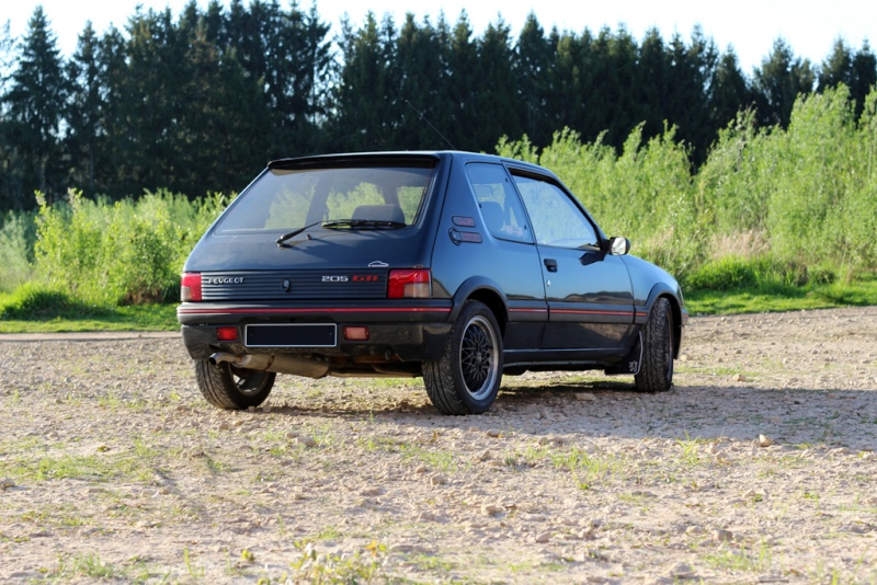 [Toby] 205 GTI 1.6L 115cv Gris Graphite 1991 - Page 29 Img_6110