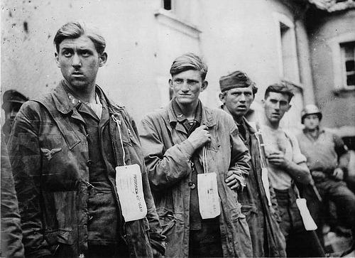 Prisonniers ( german prisoners during ww2) 83908210