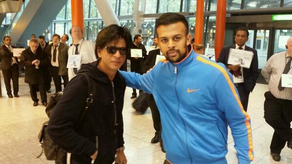 Shah Rukh Khan "hop, saute, saute" à Londres et Cannes Bwygdr10