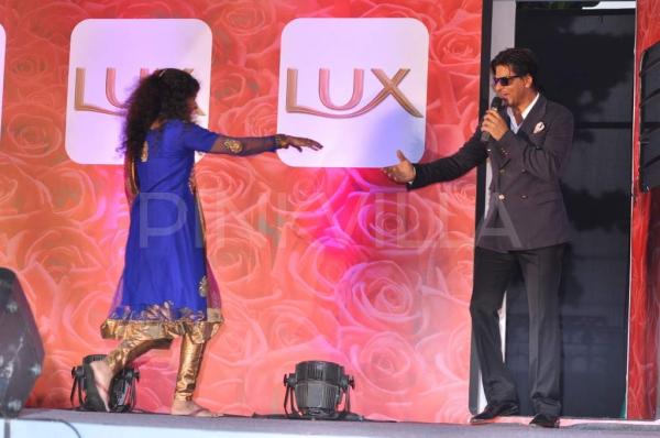 Shah Rukh Khan au Lux événement Dsc_0710