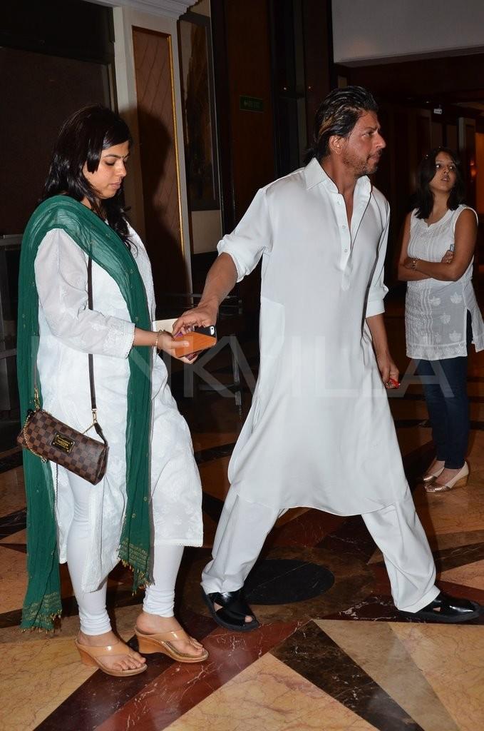 Shah Rukh Khan assiste aux funérailles de Bobby Chawla Ju_25110