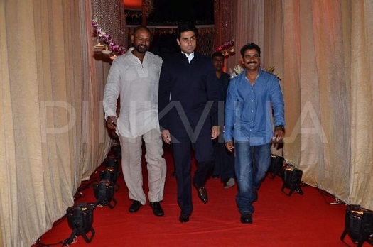 Shah Rukh Khan, Abhishek Bachchan assistent à une réception  Mkd_5010