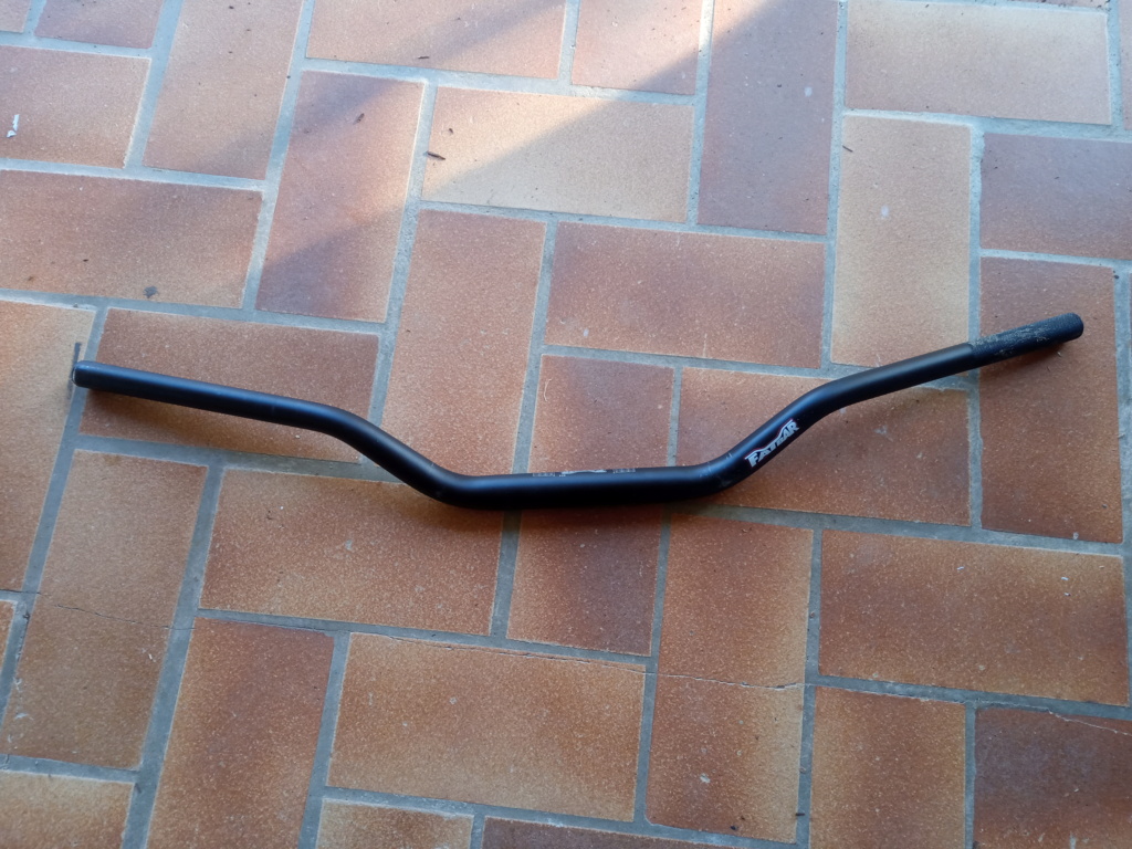 cherche guidon fatbar Img_2076