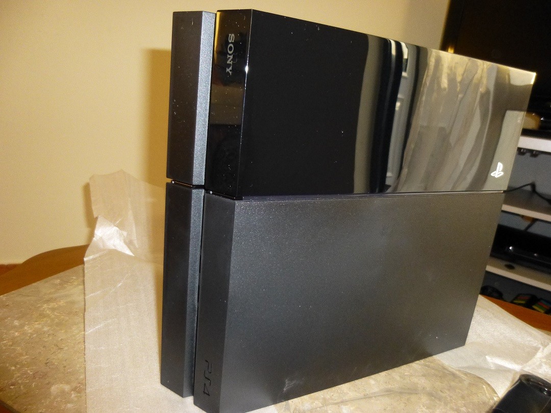 Unboxing PS4 by Helix P1000013