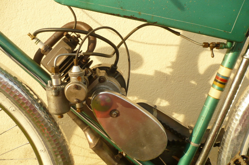 une veritable bicyclette à moteur auxiliaire : le CYCLOREX P1220411
