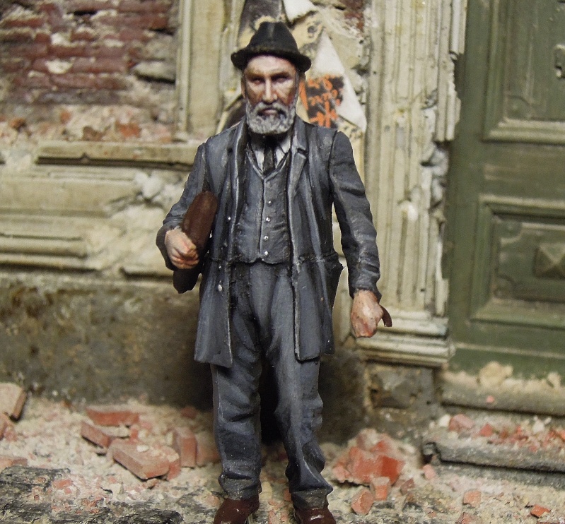 figurines diverses 1/35, whermacht, waffen SS, civil............ - Page 2 Dscn8551