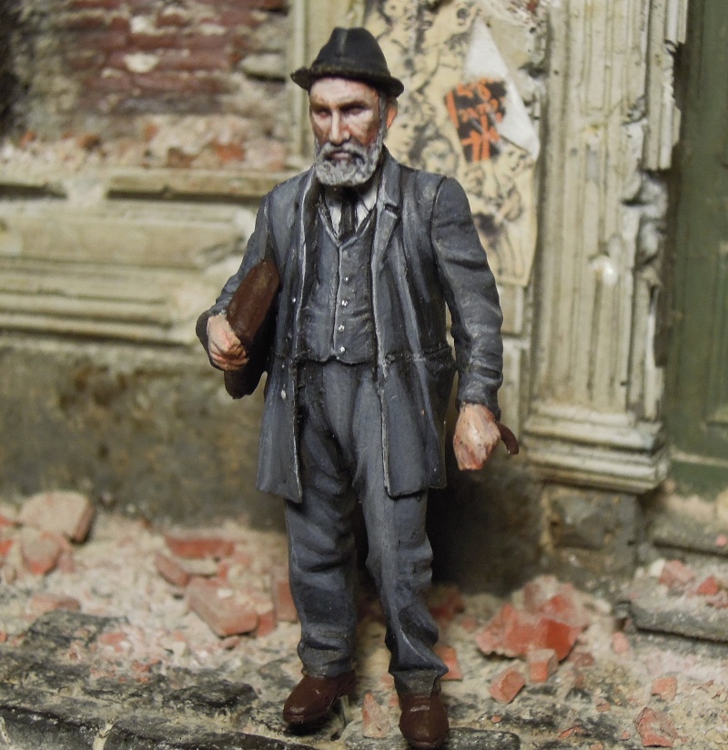figurines diverses 1/35, whermacht, waffen SS, civil............ - Page 2 Dscn8553