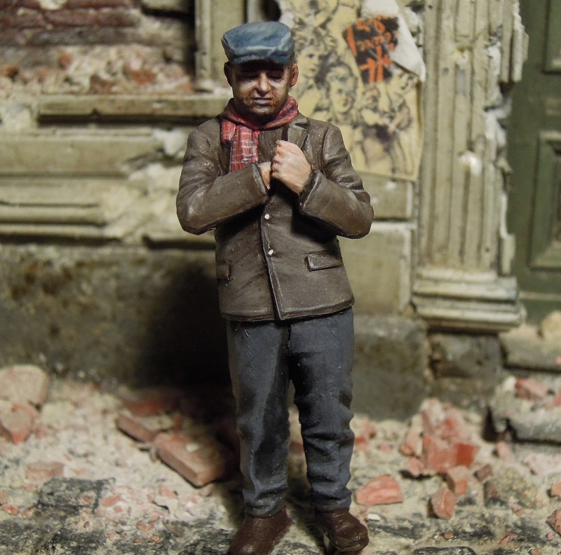 figurines diverses 1/35, whermacht, waffen SS, civil............ - Page 2 Dscn8554