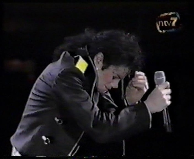 [DL] History World Tour - Live In Kuala Lumpur 1996 (MJLand_ro) DVD Kuala_36