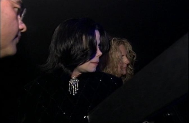 [DL] Living With Michael Jackson 2003 Documentary (Excellent Quality) AVI Living32