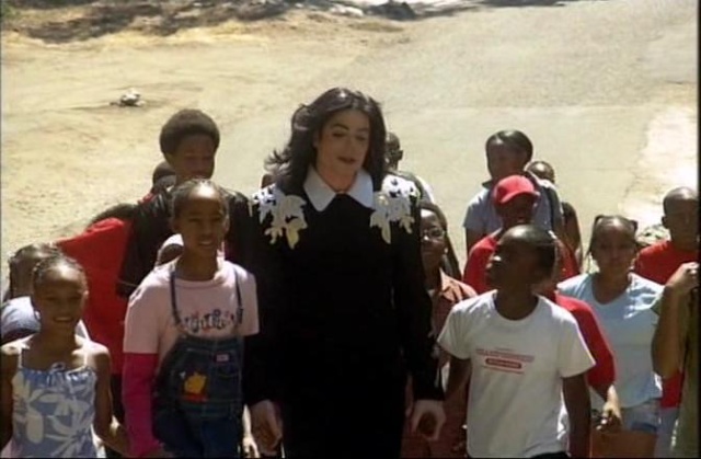 [DL] Living With Michael Jackson 2003 Documentary (Excellent Quality) AVI Living33