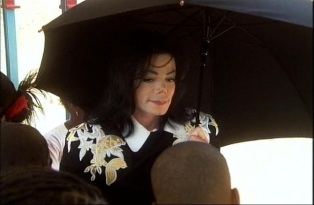 [DL] Living With Michael Jackson 2003 Documentary (Excellent Quality) AVI Living34