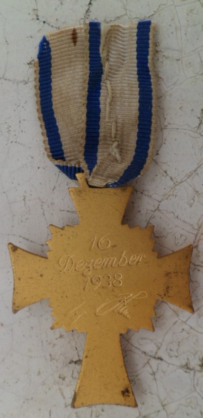 Identification de cette croix des mères or Croix_12