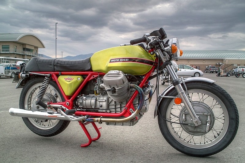 Magnifique Cafe racer Guzzi!! 11695910