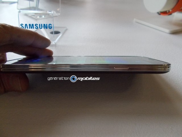 [INFO] Présentation Officielle du Samsung Galaxy S5 Flanc110