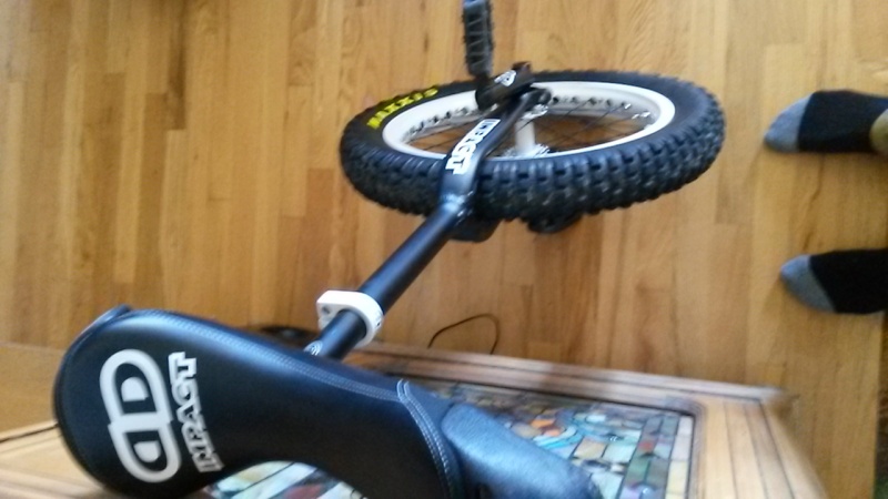 unicycle a vendre trial 19" impact reagent presque neuf 20140213