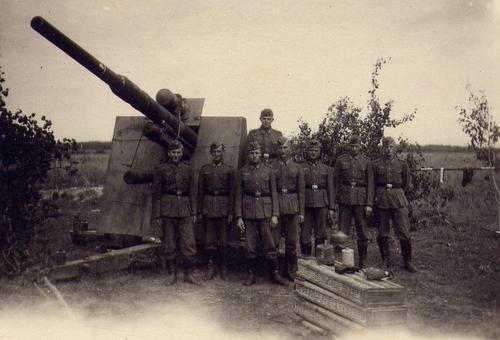 88 mm Flugzeugabwehrkanone (FlaK 18/36/37), terreur des alliés. 88crew10