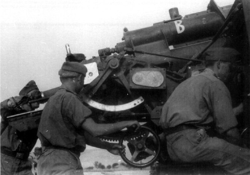 88 mm Flugzeugabwehrkanone (FlaK 18/36/37), terreur des alliés. - Page 2 Flak3710