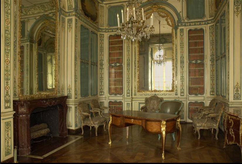 19 août 1756: Le bureau plat de Louis XVI 261