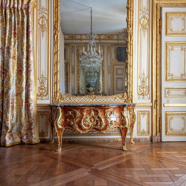 24 février 2023: commode de la chambre de Louis XV 33321010