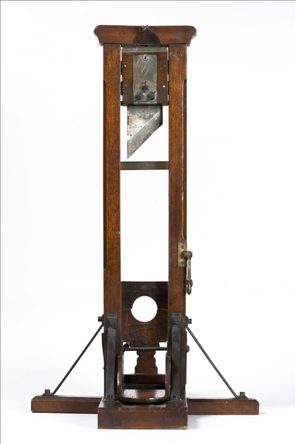 09 juin 1794: La guillotine est installée place Antoine  74203-10