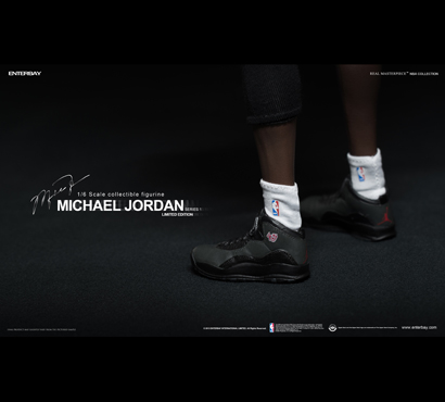 MICHAEL JORDAN Series 1 “I’M BACK #45” HOME VERSION Limited Edition 577