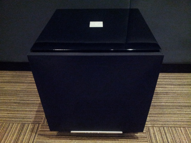 REL-R528-(Piano Black)-(Subwoofer)-(New) 20140325