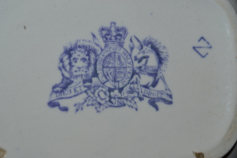 porte éponge porcelaine armoirie royal Britannique Porte_13