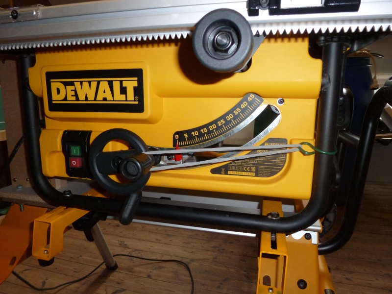 une scie Dewalt 745 en plus 0000210