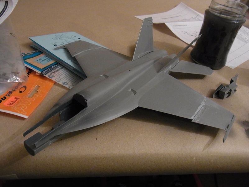 A-4E Skyhawk (Trumpeter) in 1:32 & F/A 18 E Super Hornet (Revell) 1:48 Rimg0102