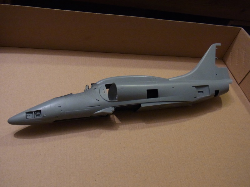 A-4E Skyhawk (Trumpeter) in 1:32 & F/A 18 E Super Hornet (Revell) 1:48 Rimg0140