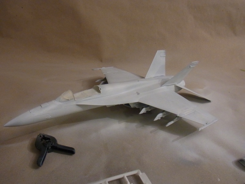 A-4E Skyhawk (Trumpeter) in 1:32 & F/A 18 E Super Hornet (Revell) 1:48 Rimg0148