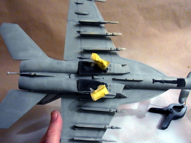 A-4E Skyhawk (Trumpeter) in 1:32 & F/A 18 E Super Hornet (Revell) 1:48 Rimg0158