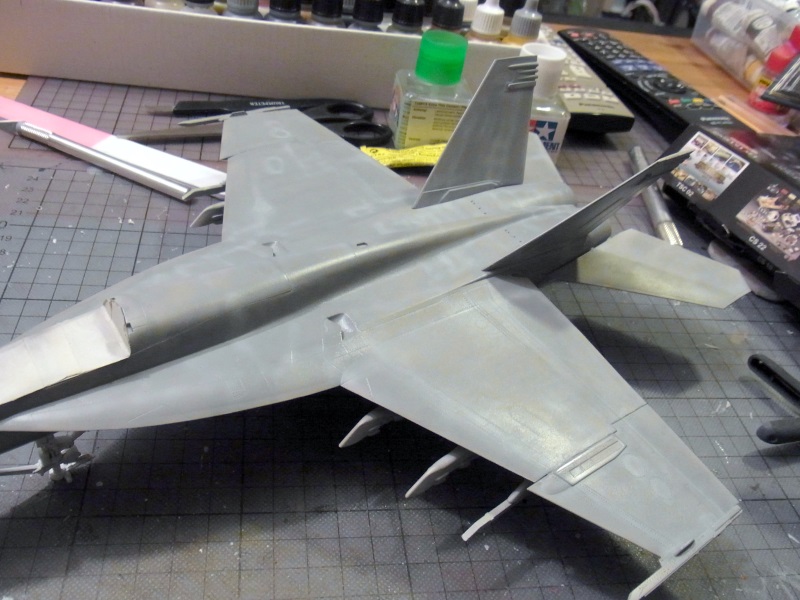 A-4E Skyhawk (Trumpeter) in 1:32 & F/A 18 E Super Hornet (Revell) 1:48 Rimg0163