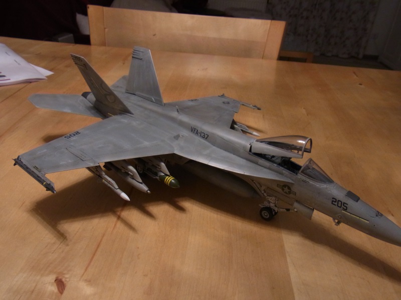 A-4E Skyhawk (Trumpeter) in 1:32 & F/A 18 E Super Hornet (Revell) 1:48 - Seite 2 Rimg0204