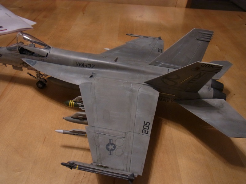 A-4E Skyhawk (Trumpeter) in 1:32 & F/A 18 E Super Hornet (Revell) 1:48 - Seite 2 Rimg0205
