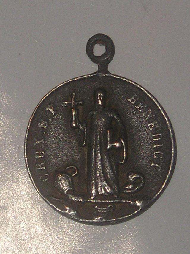 Medaille st Benoit  P1010018