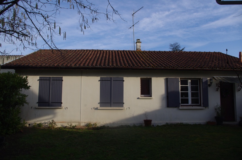 Maison à rafraîchir : nouveaux volets en bois sans lames ... ça ressemble à quoi ? Imgp7610