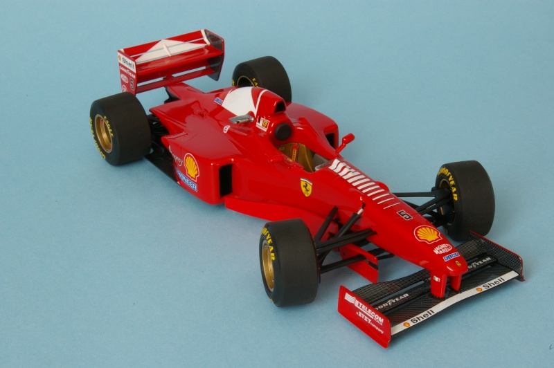 FERRARI F 310B Revell 1/24ème - Page 10 Imgp3920