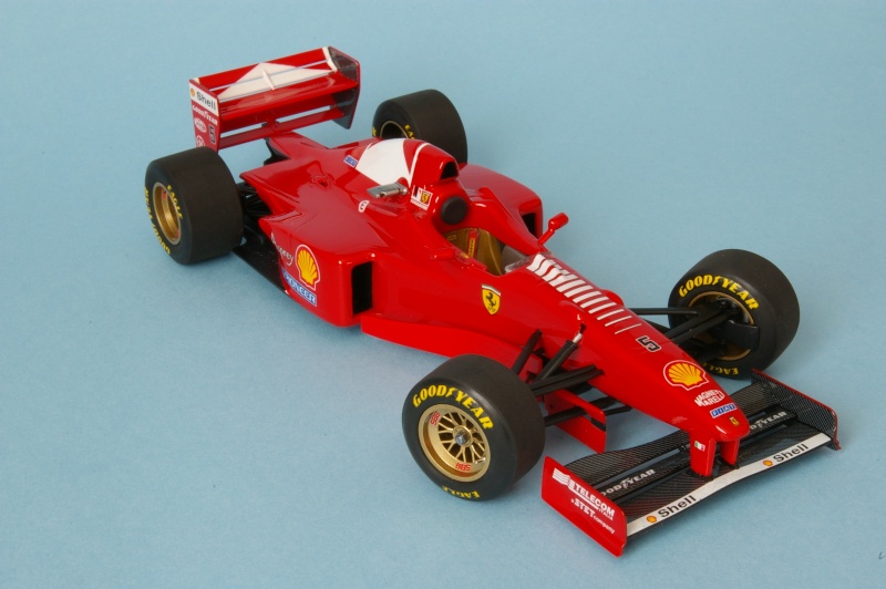 FERRARI F 310B Revell 1/24ème - Page 10 Imgp3921