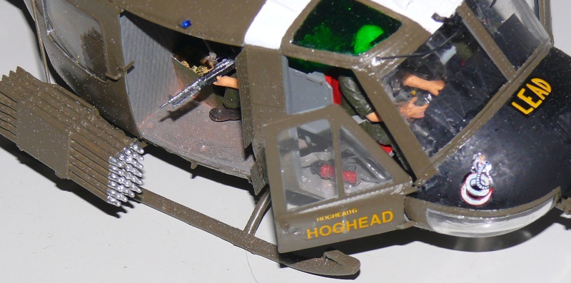 UH-1C HUEY HEAVY HOG au 1/35ème d'ACADEMY - Page 5 P1230616