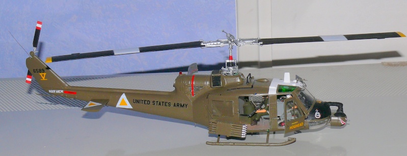 UH-1C HUEY HEAVY HOG au 1/35ème d'ACADEMY - Page 5 P1230617