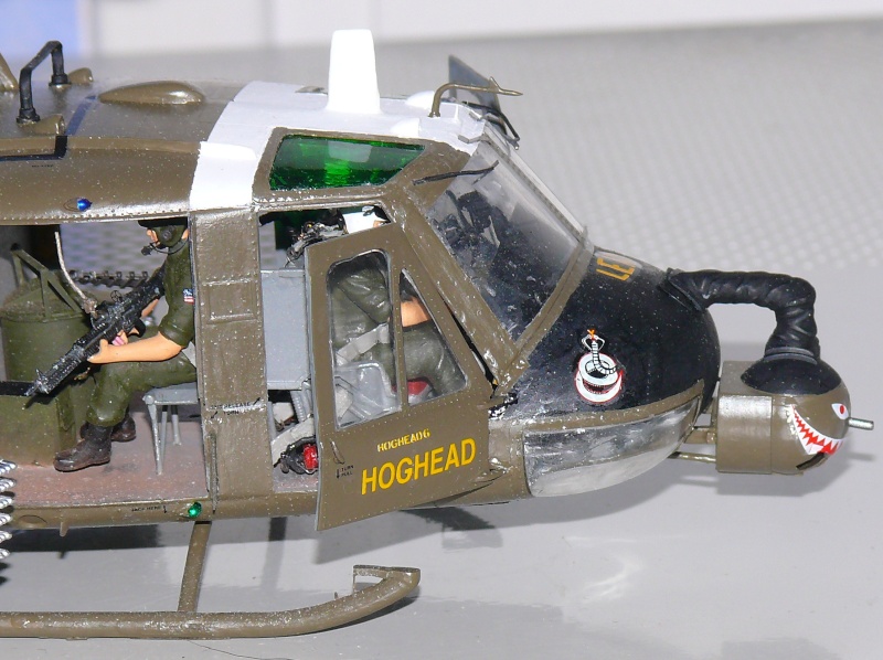UH-1C HUEY HEAVY HOG au 1/35ème d'ACADEMY - Page 5 P1230619
