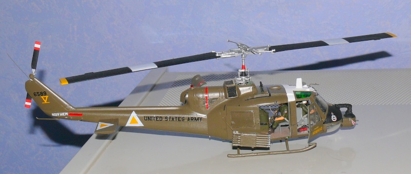 UH-1C HUEY HEAVY HOG au 1/35ème d'ACADEMY - Page 5 P1230622