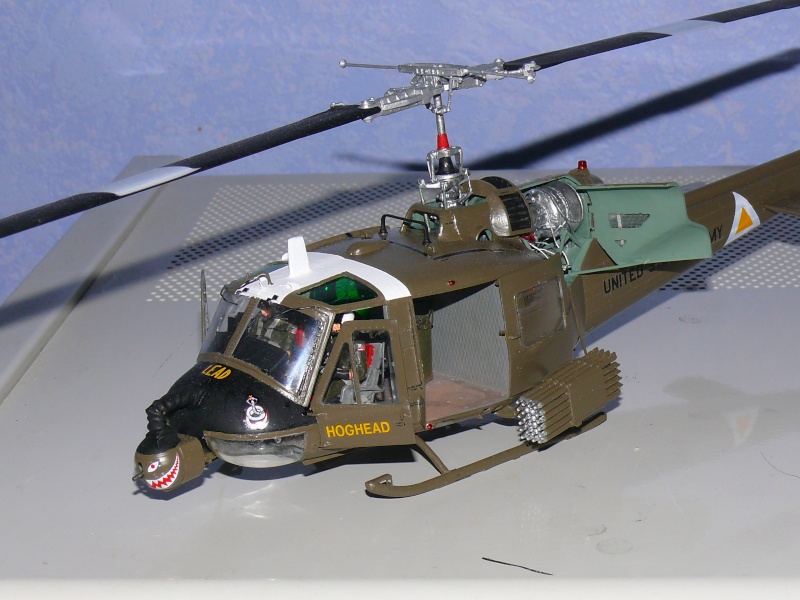 UH-1C HUEY HEAVY HOG au 1/35ème d'ACADEMY - Page 5 P1230627