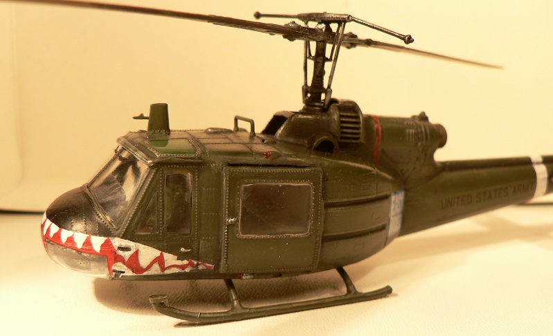 [Italeri] Bell UH-1C Huey 0-312