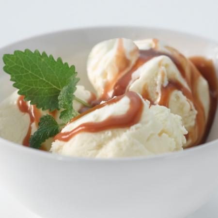 Crème glacée au Brie d’ici, sauce caramel à l’érable  Glace10