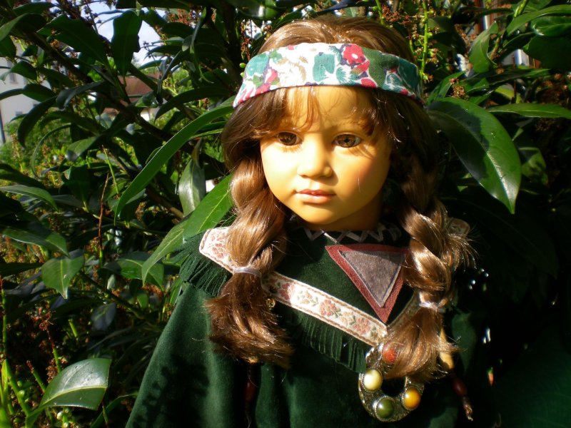 Qui peut identifier cette poupée ? 5162ae10